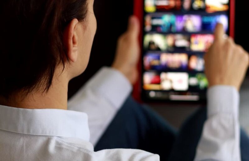 Januar donosi uzbudljive Netflix novitete trilere, komedije, povratke zvezda i nezaboravne mini-serije.