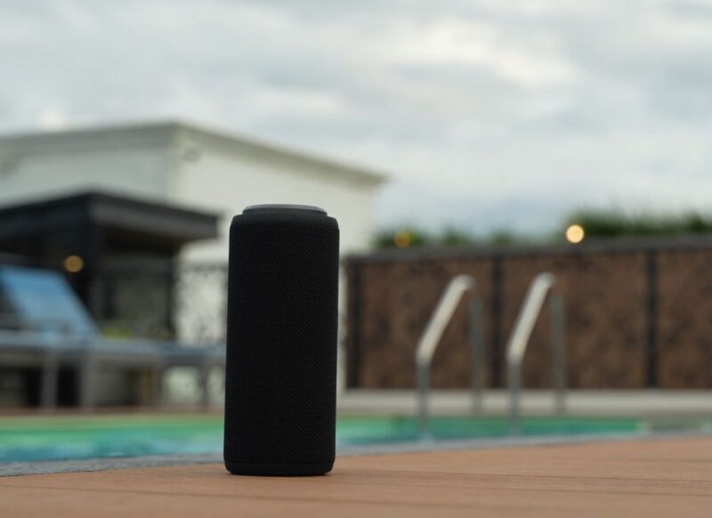 prikaz Bluetooth zvučnika na bazenu